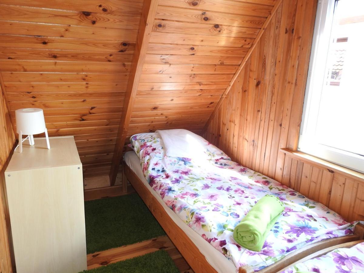 Domki U Skrzata Leba Exterior photo